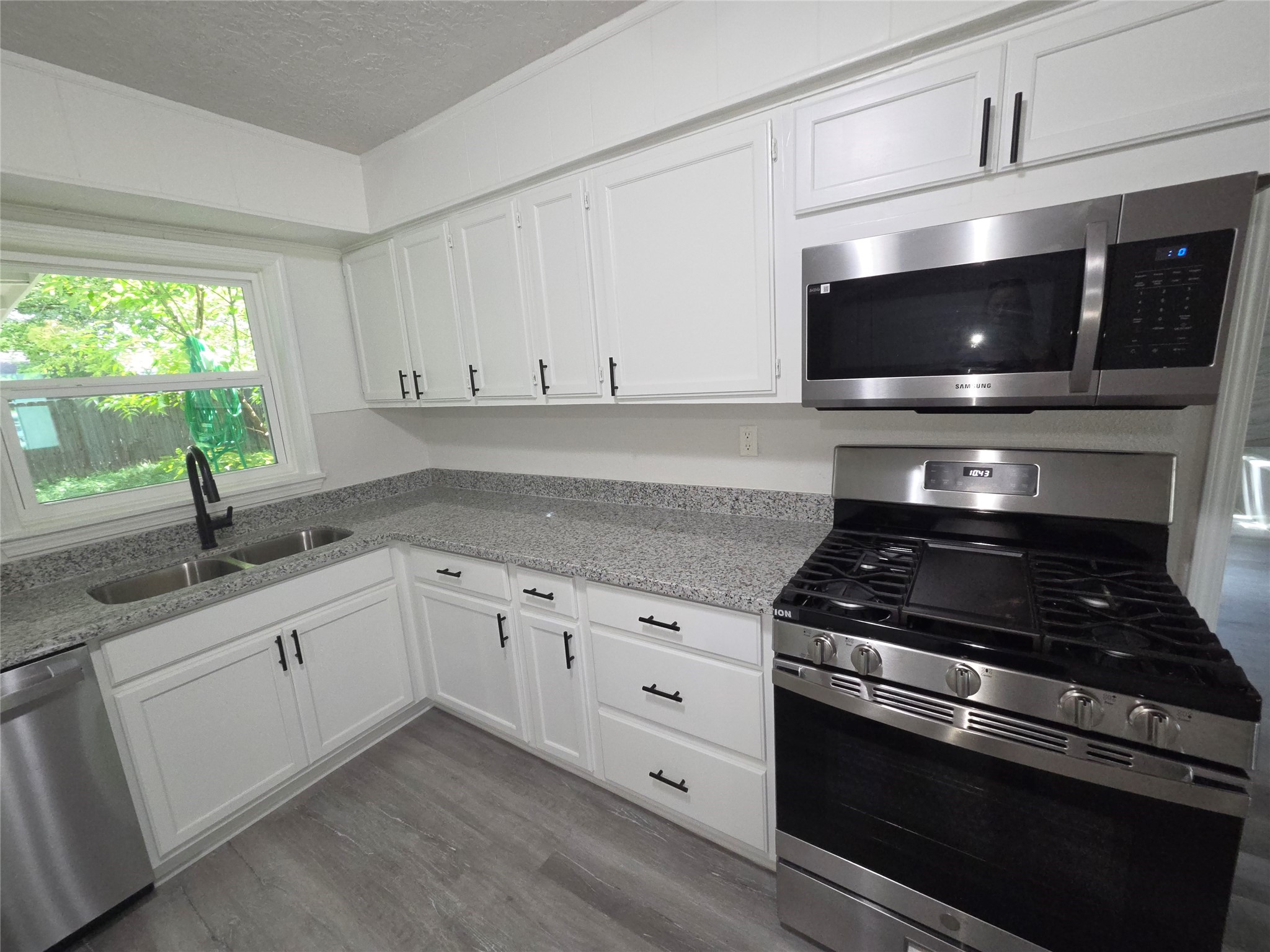 4931 Cosby Street Houston, TX 77021 - Photo 2 of 14