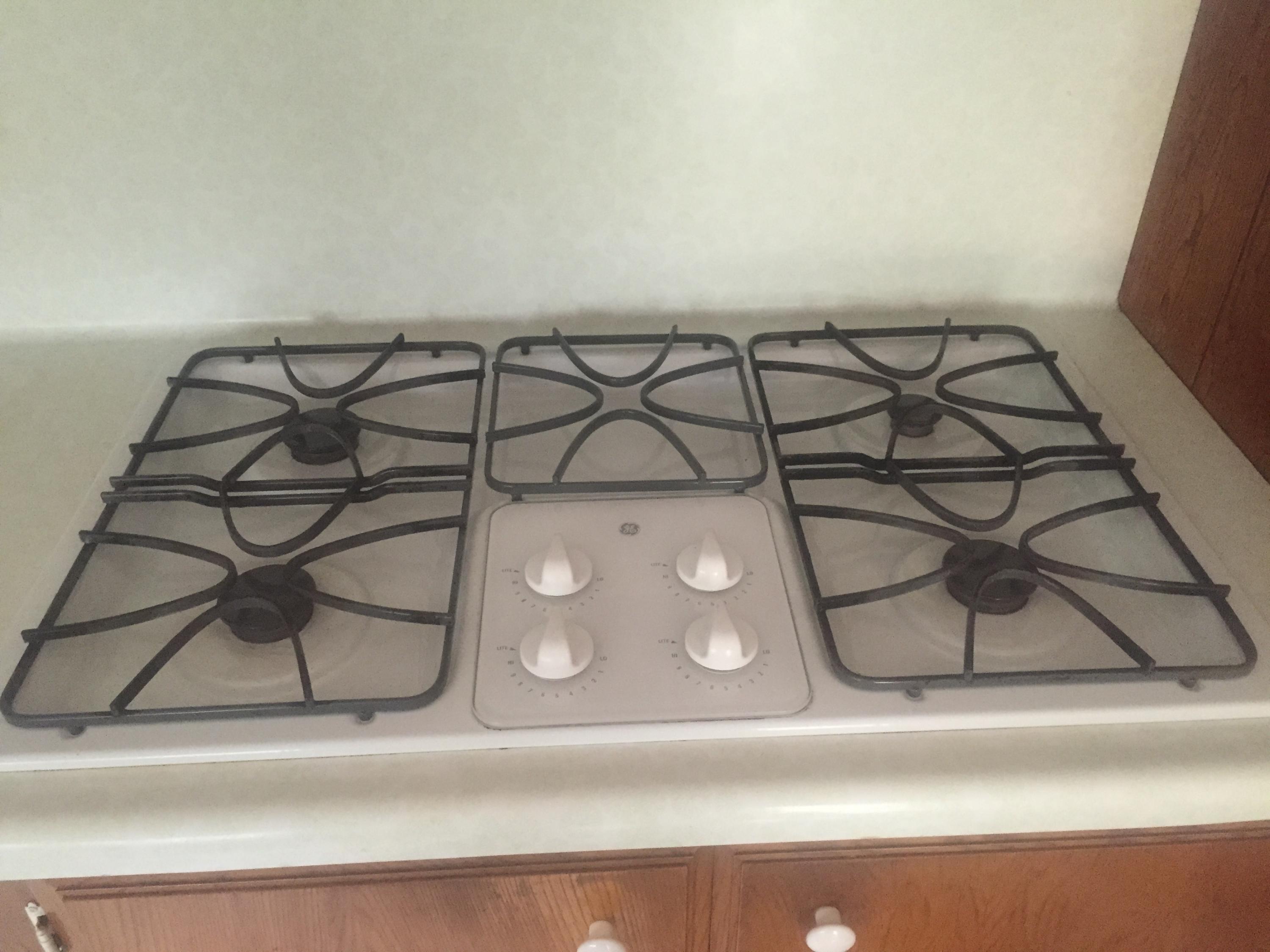 19997 Loop Street Anderson, CA 96007 - Photo 9 of 28 Newer cooktop
