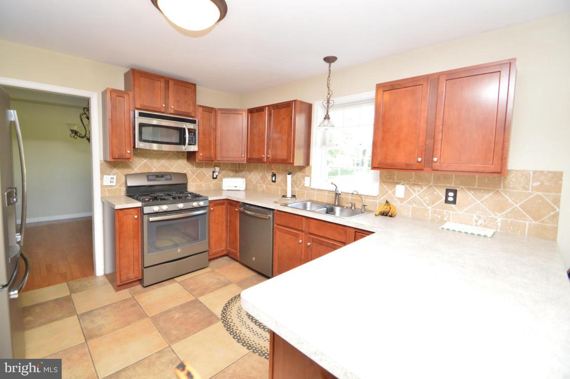 1048 Rife Run Road Manheim, PA 17545 - Photo 4 of 22