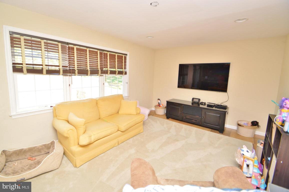 1048 Rife Run Road Manheim, PA 17545 - Photo 6 of 22