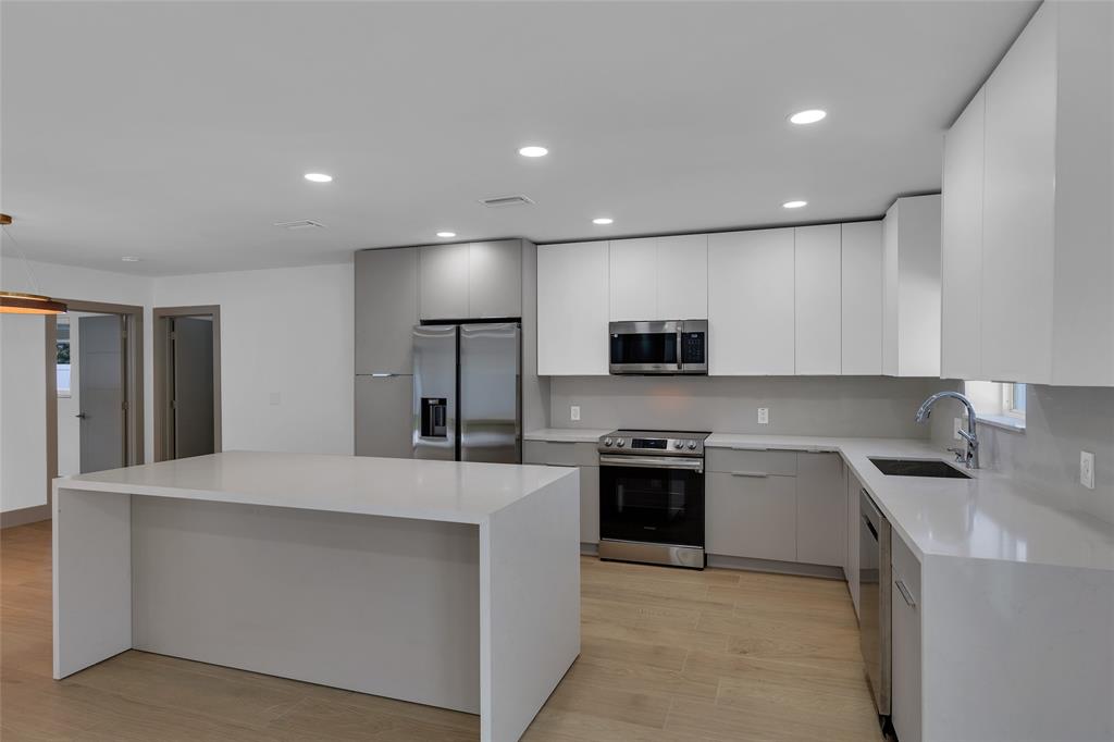 3231 Northeast 27th Terrace Lighthouse Point, FL 33064 - Photo 31 of 41