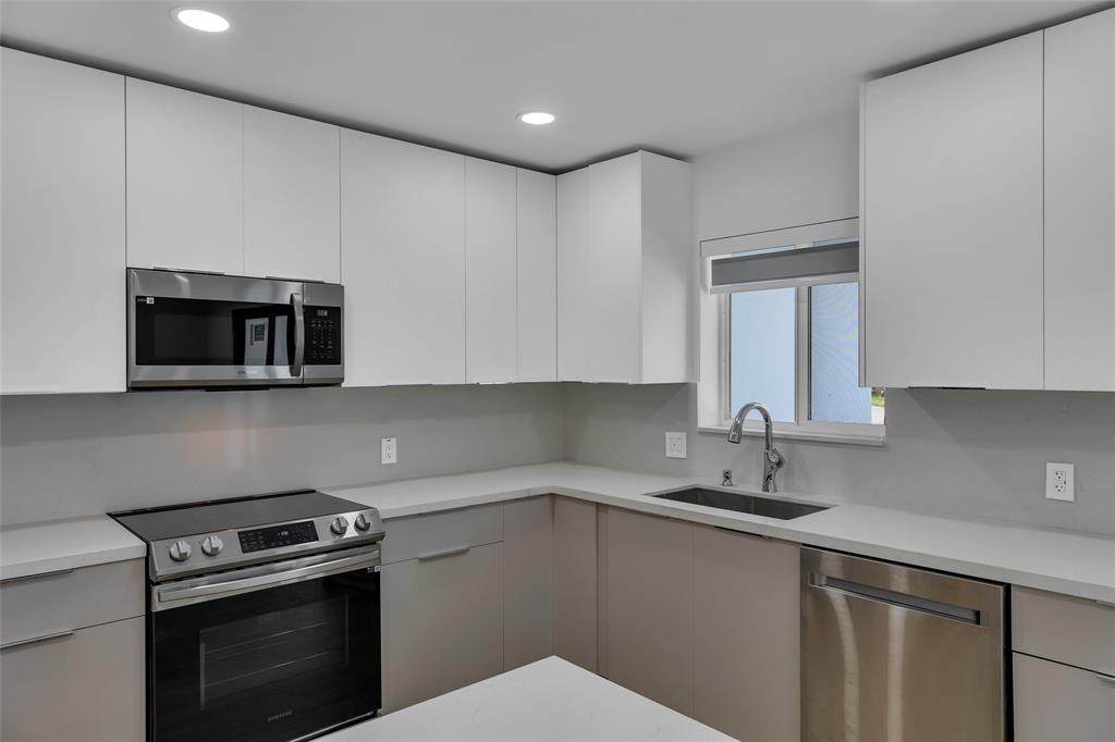 3231 Northeast 27th Terrace Lighthouse Point, FL 33064 - Photo 33 of 41