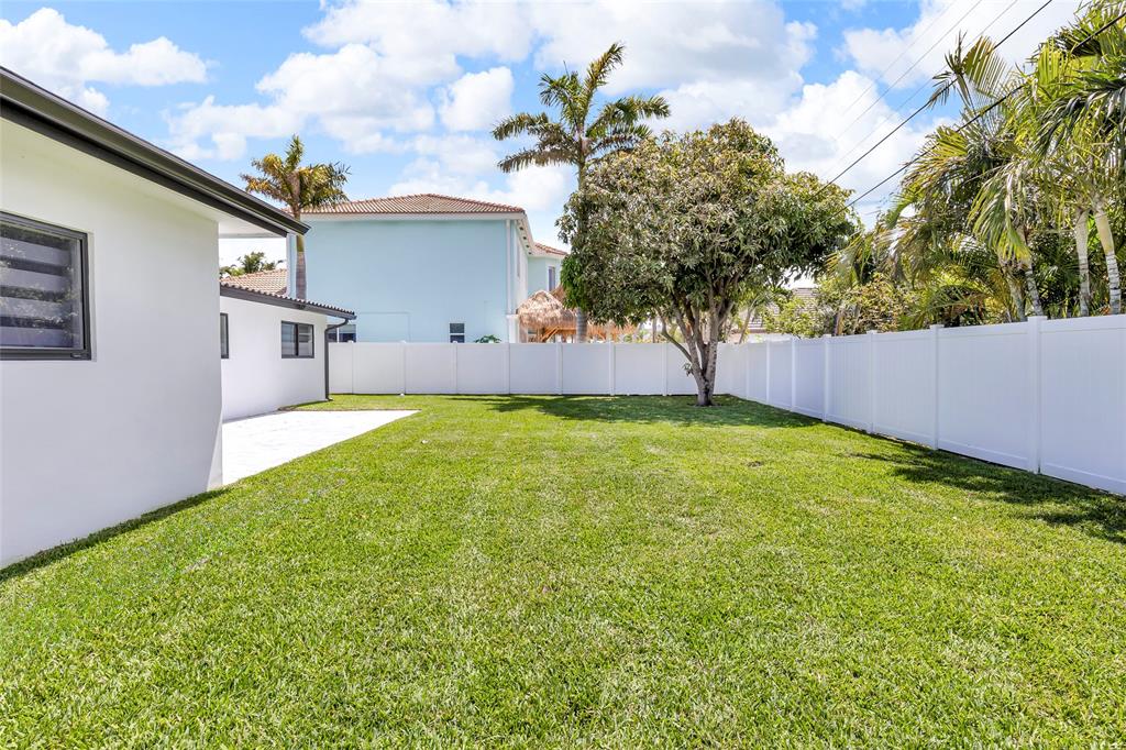 3231 Northeast 27th Terrace Lighthouse Point, FL 33064 - Photo 36 of 41