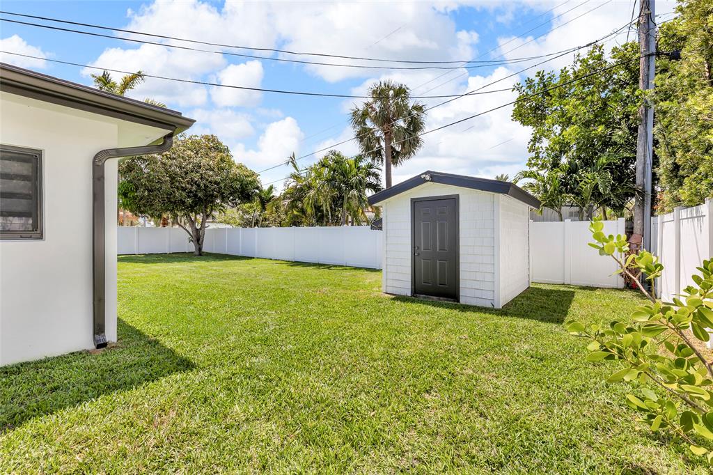 3231 Northeast 27th Terrace Lighthouse Point, FL 33064 - Photo 9 of 41