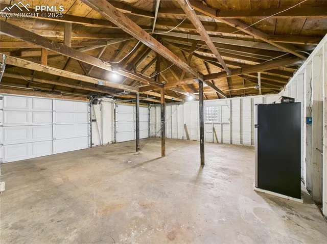 a view of a indoor room