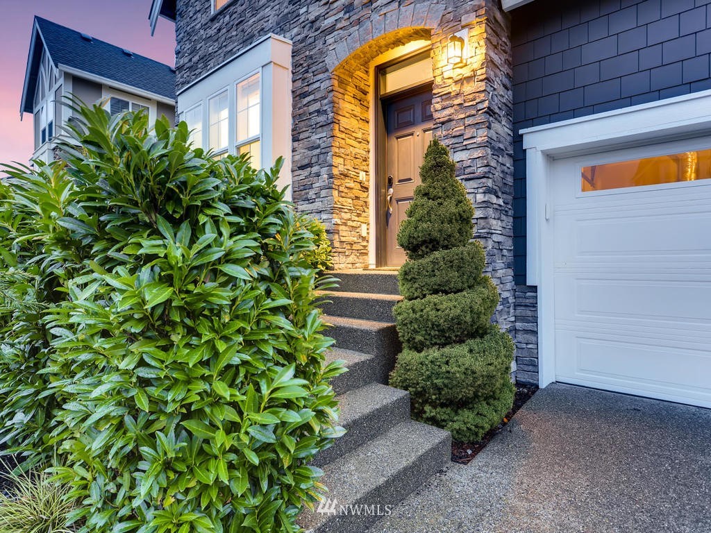 844 Mount Baker Place Northeast Renton, WA 98059 - Photo 2 of 34 Gallery Image 2