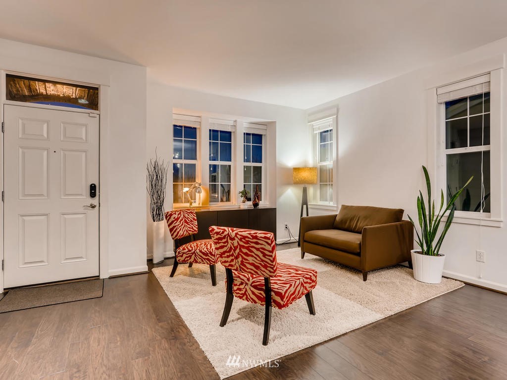 844 Mount Baker Place Northeast Renton, WA 98059 - Photo 3 of 34 Gallery Image 3