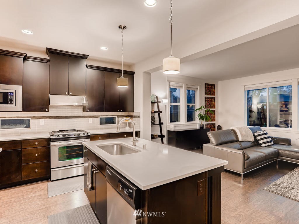 844 Mount Baker Place Northeast Renton, WA 98059 - Photo 6 of 34 Gallery Image 6