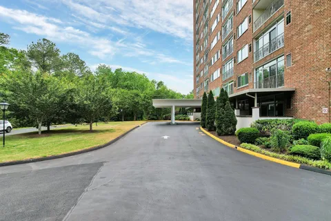 $480,000 | 1414 Continental Drive, Unit 1201, Chattanooga, TN 37405