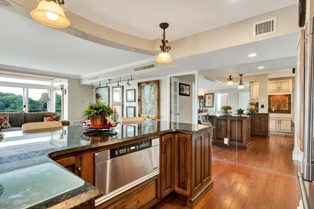 $480,000 | 1414 Continental Drive, Unit 1201, Chattanooga, TN 37405