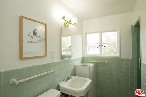 $849,000 | 5482 Village Los Angeles Ca, Los Angeles, CA 90016