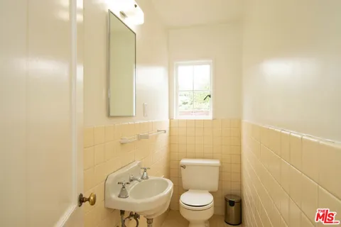 $849,000 | 5482 Village Los Angeles Ca, Los Angeles, CA 90016