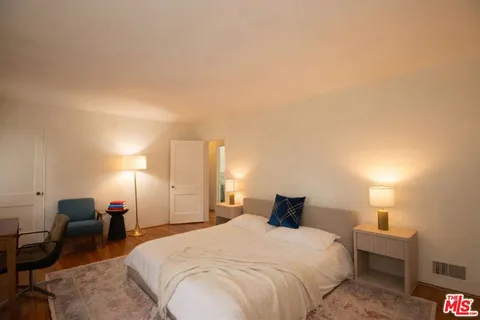 $849,000 | 5482 Village Los Angeles Ca, Los Angeles, CA 90016