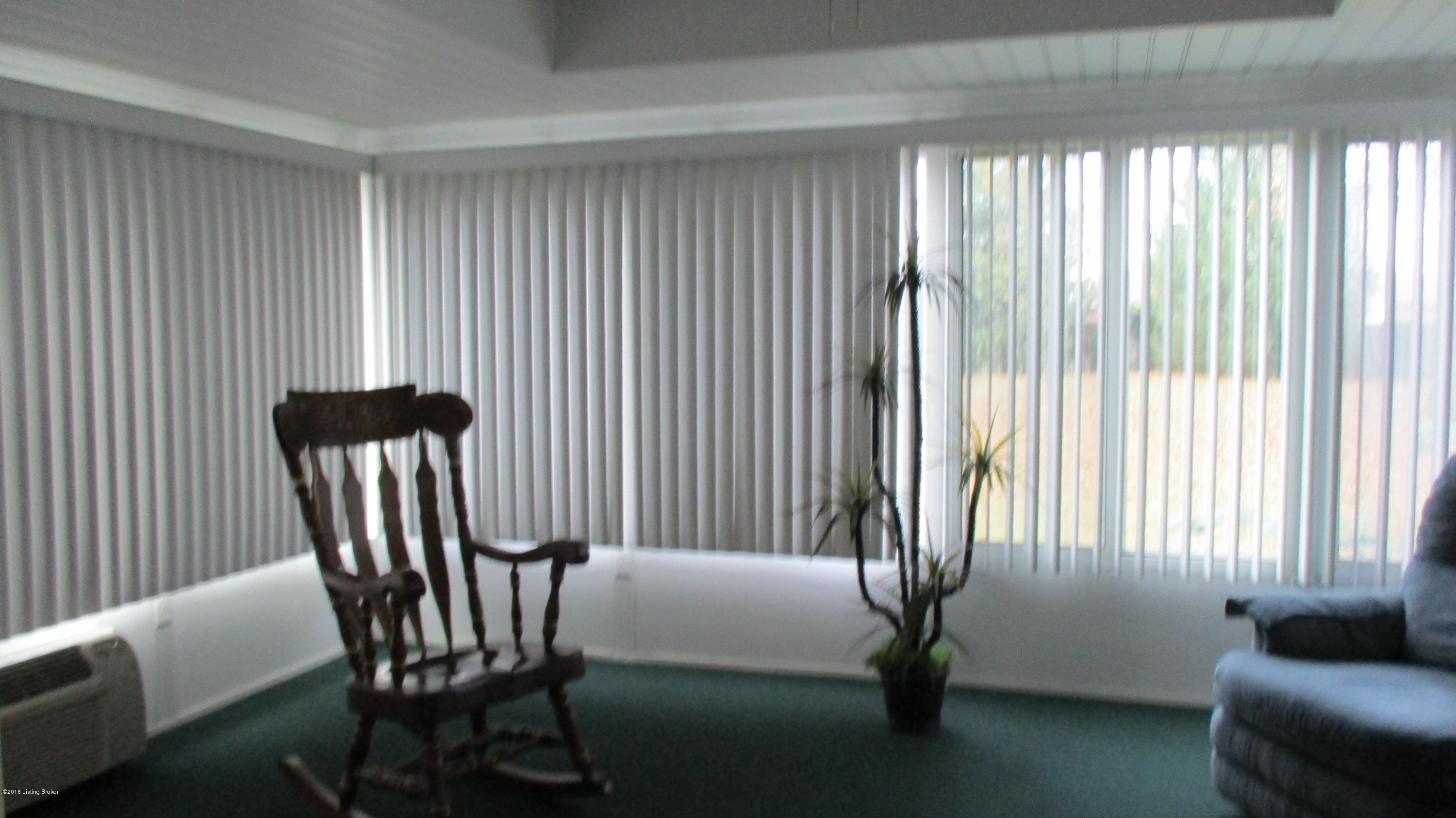 5205 Cooper Chapel Road Louisville, KY 40229 - Photo 4 of 10 Cooper 5205 014