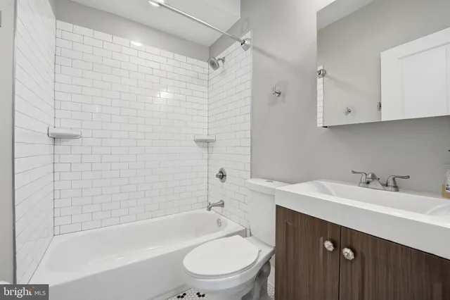 $575,000 | 1018 13th Street Southeast, Unit 2, Washington, DC 20003