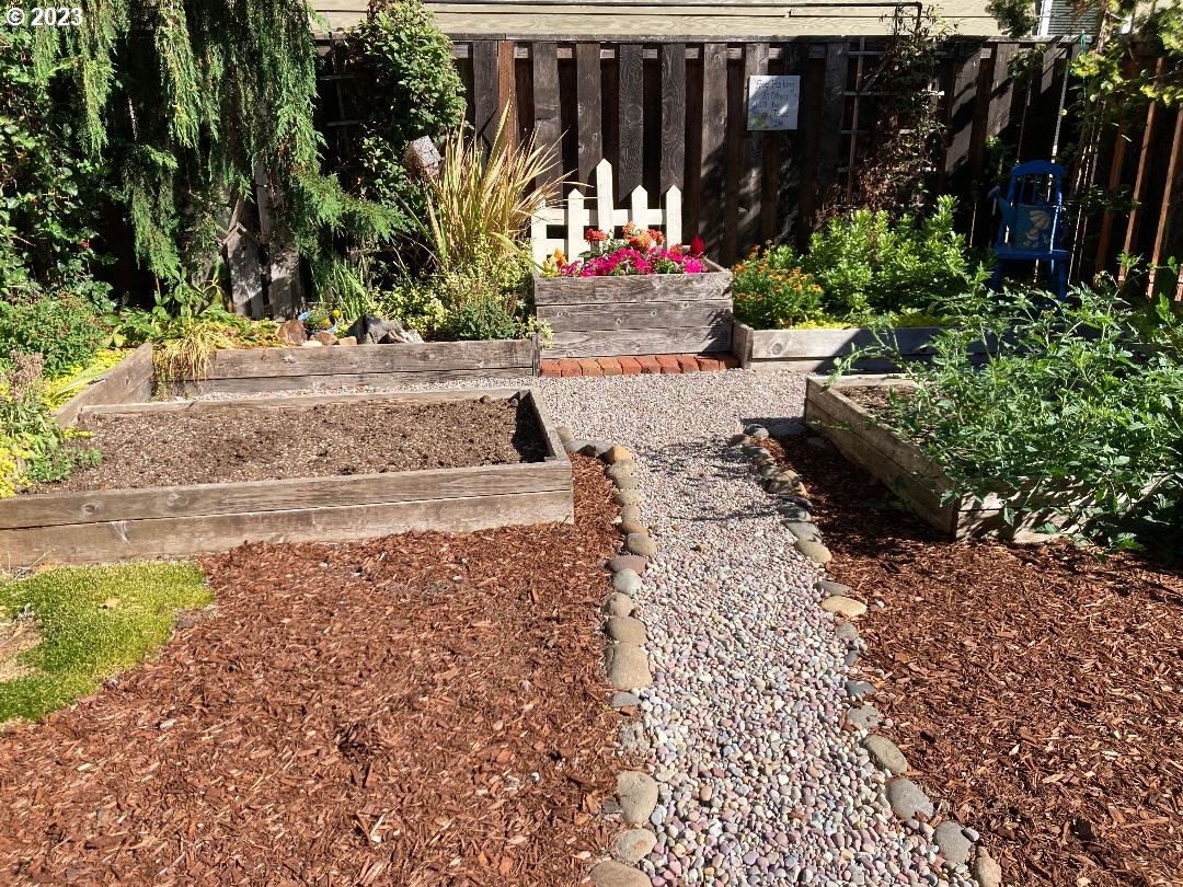 14061 South Caufield Road Oregon City, OR 97045 - Photo 10 of 10 Backyard