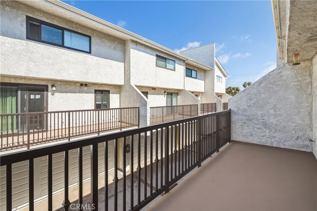 2615 Ruhland Avenue, Unit 15 Redondo Beach, CA 90278 - Photo 19 of 44 Brand new railings!