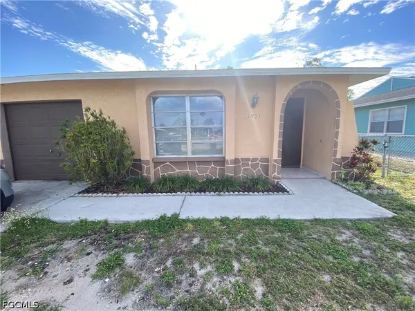 $1,395 | 1247 Southwest Santa Barbara Place, Unit 1301, Cape Coral, FL 33991
