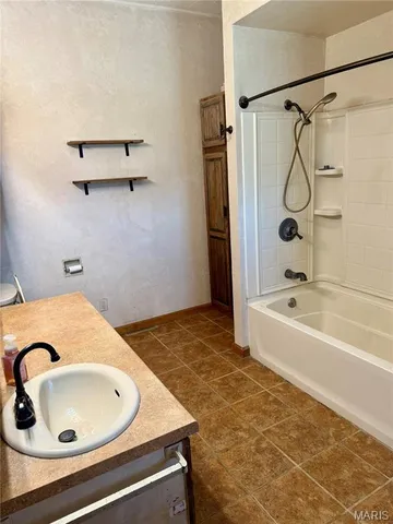 $167,400 | 412 West College Avenue, Shelbina, MO 63468