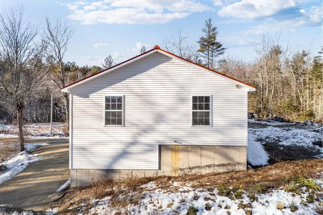 $279,900 | 14 Staples Pond Road, Temple, ME 04984