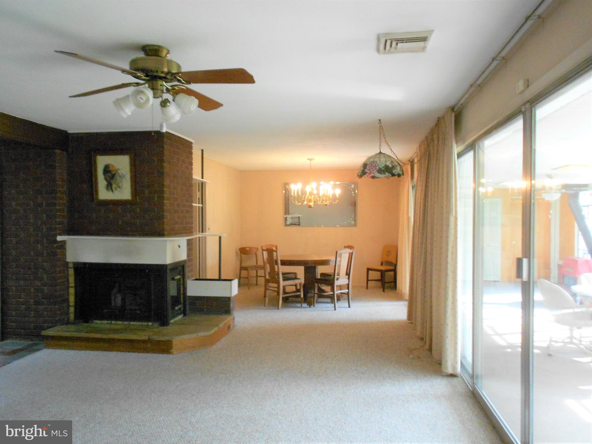 21 Full Turn Road Levittown, PA 19056 - Photo 16 of 42 Living Room