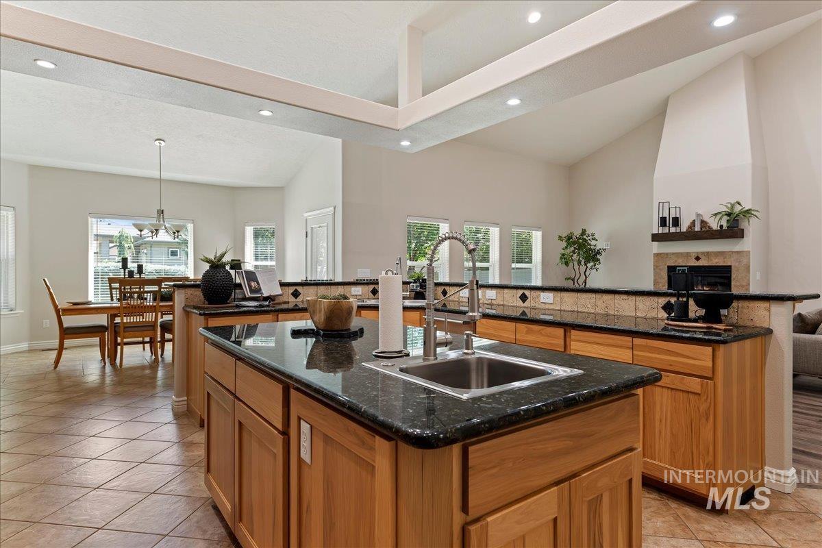 3758 South Merrivale Way Meridian, ID 83642 - Photo 10 of 39