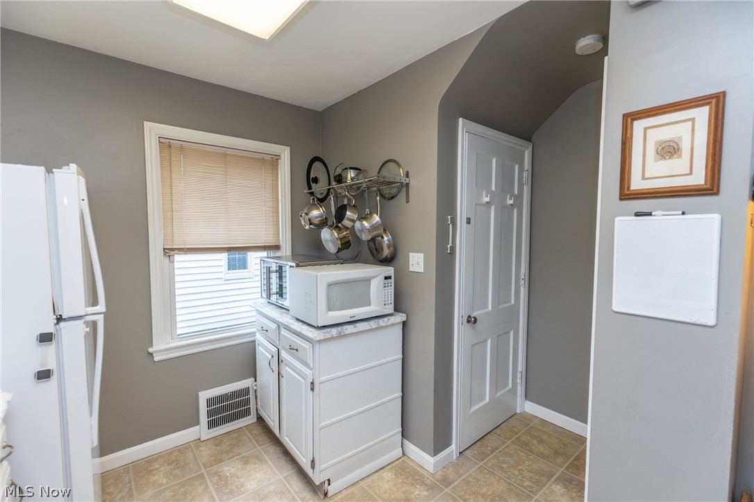 1558 Oakmount Road South Euclid, OH 44121 - Photo 11 of 33