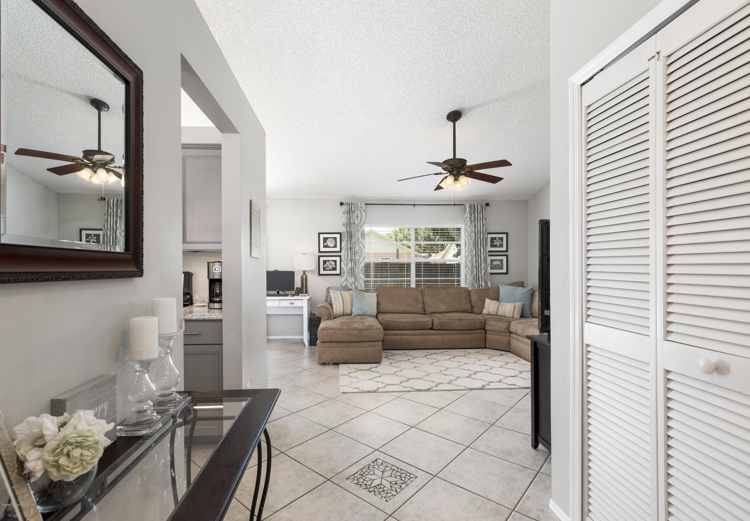 167 Twin Lakes Road Melbourne, FL 32901 - Photo 11 of 29 Entry to Living