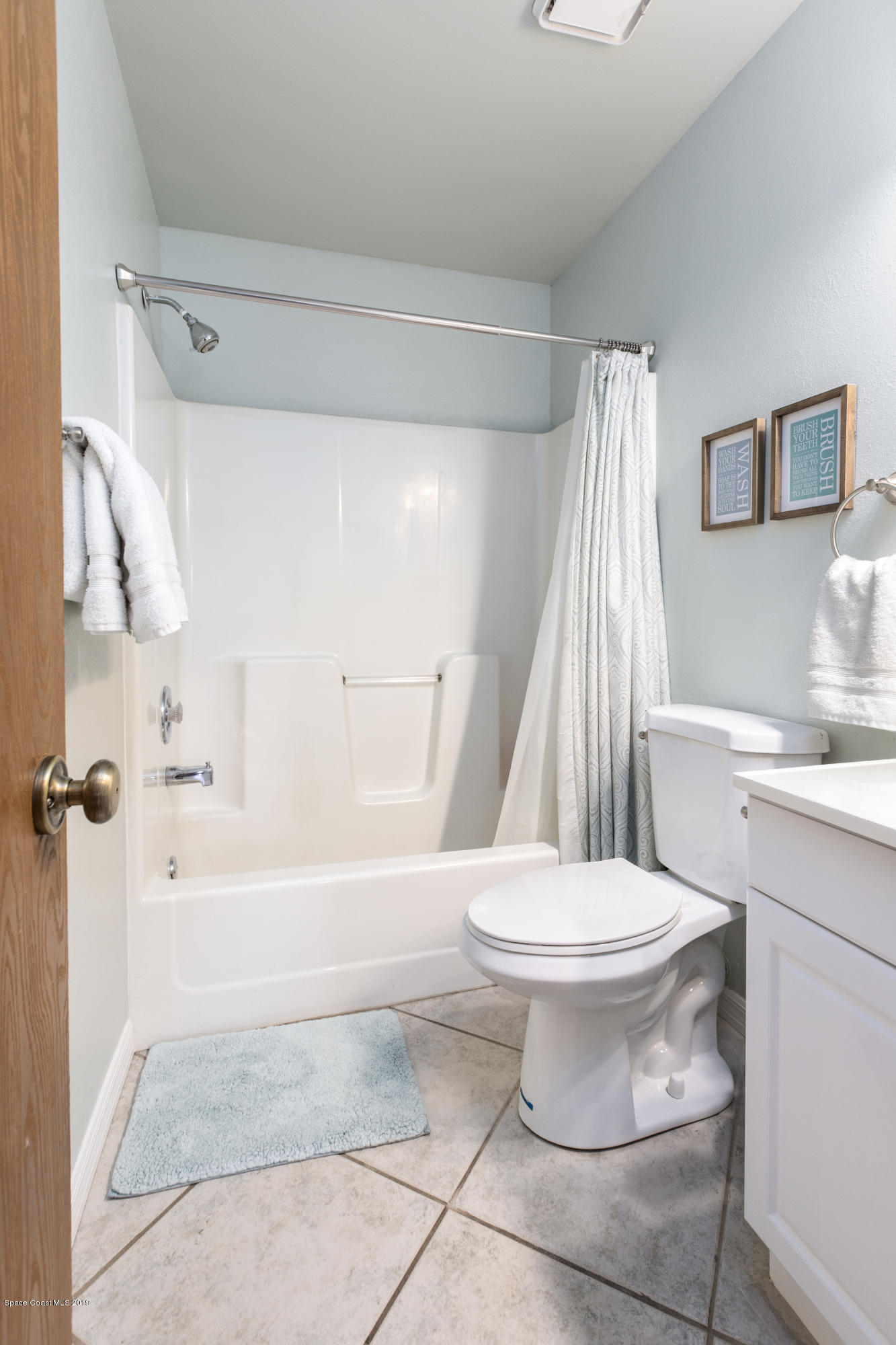 167 Twin Lakes Road Melbourne, FL 32901 - Photo 24 of 29 Guest Bath