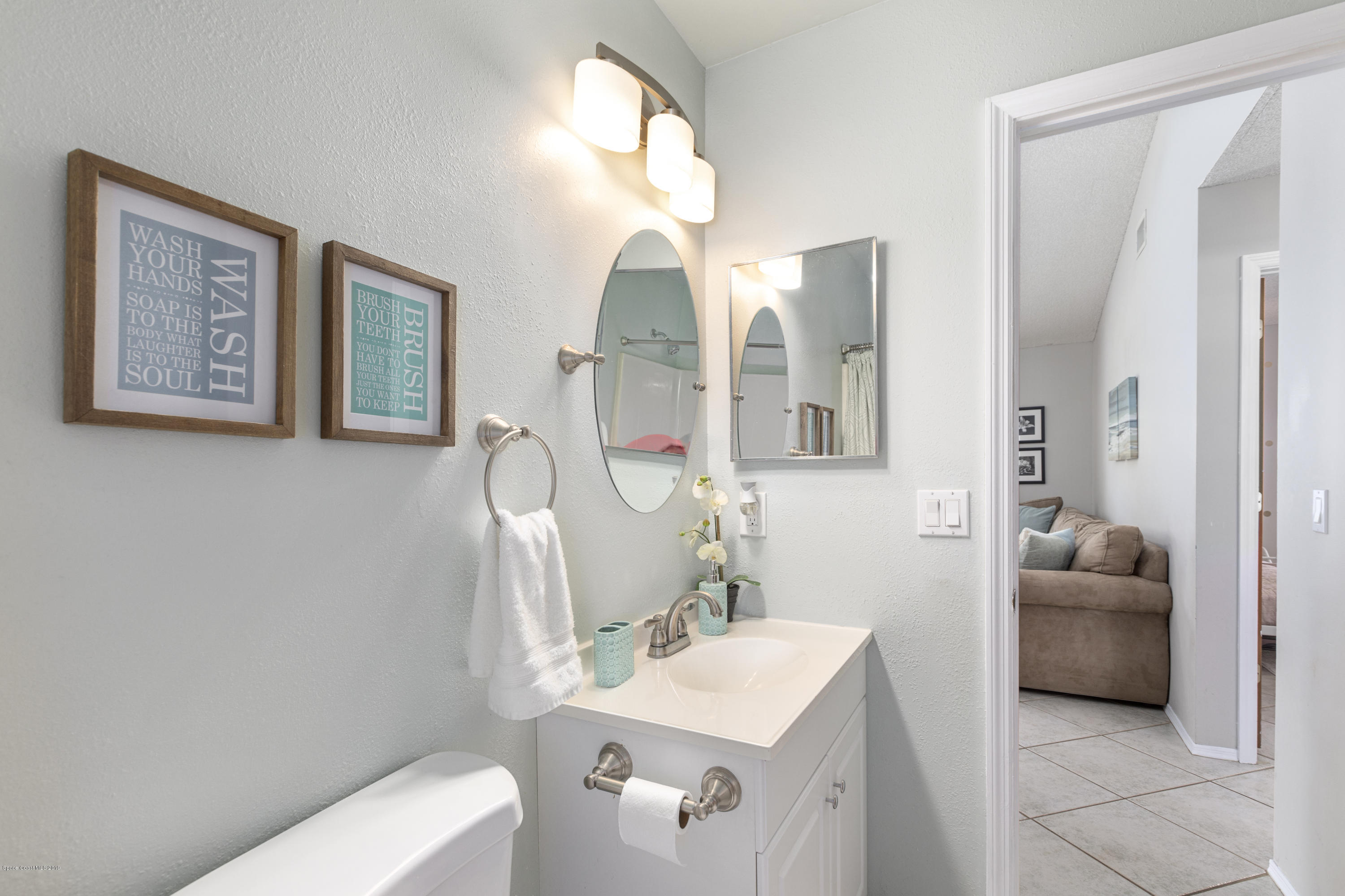 167 Twin Lakes Road Melbourne, FL 32901 - Photo 26 of 29 Guest Bath 2