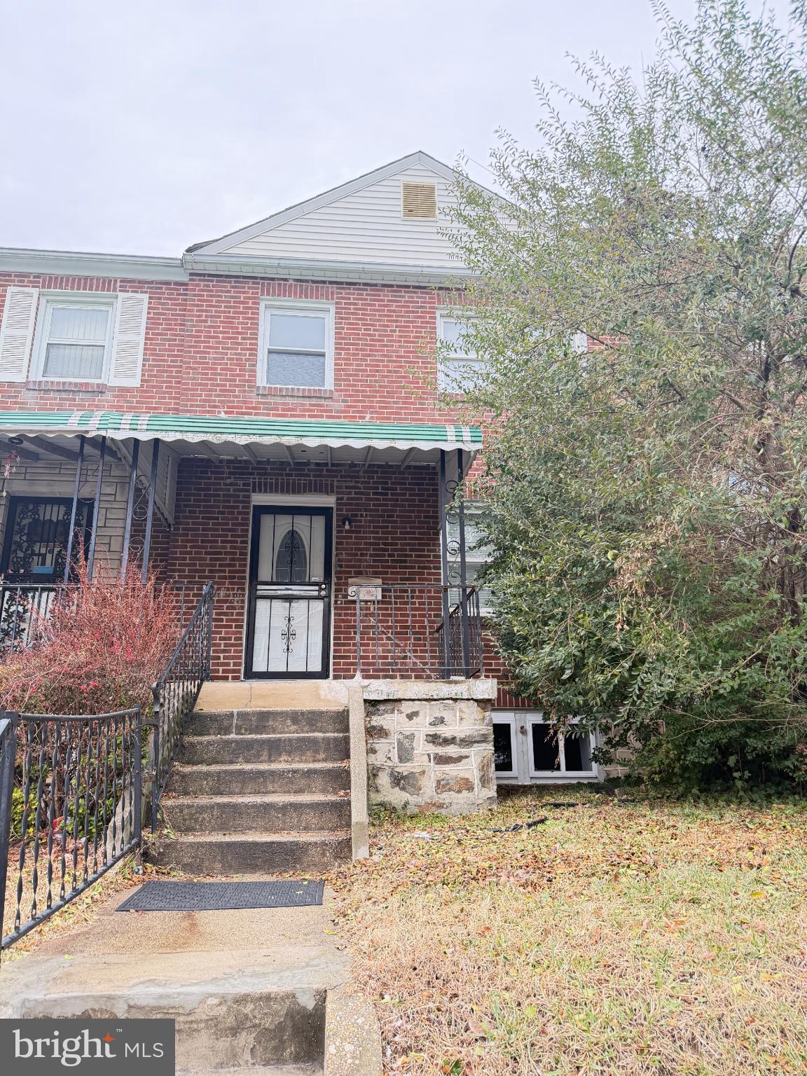 12 South Ellamont Street Baltimore, MD 21229 - Photo 1 of 26 front view of a house with a yard