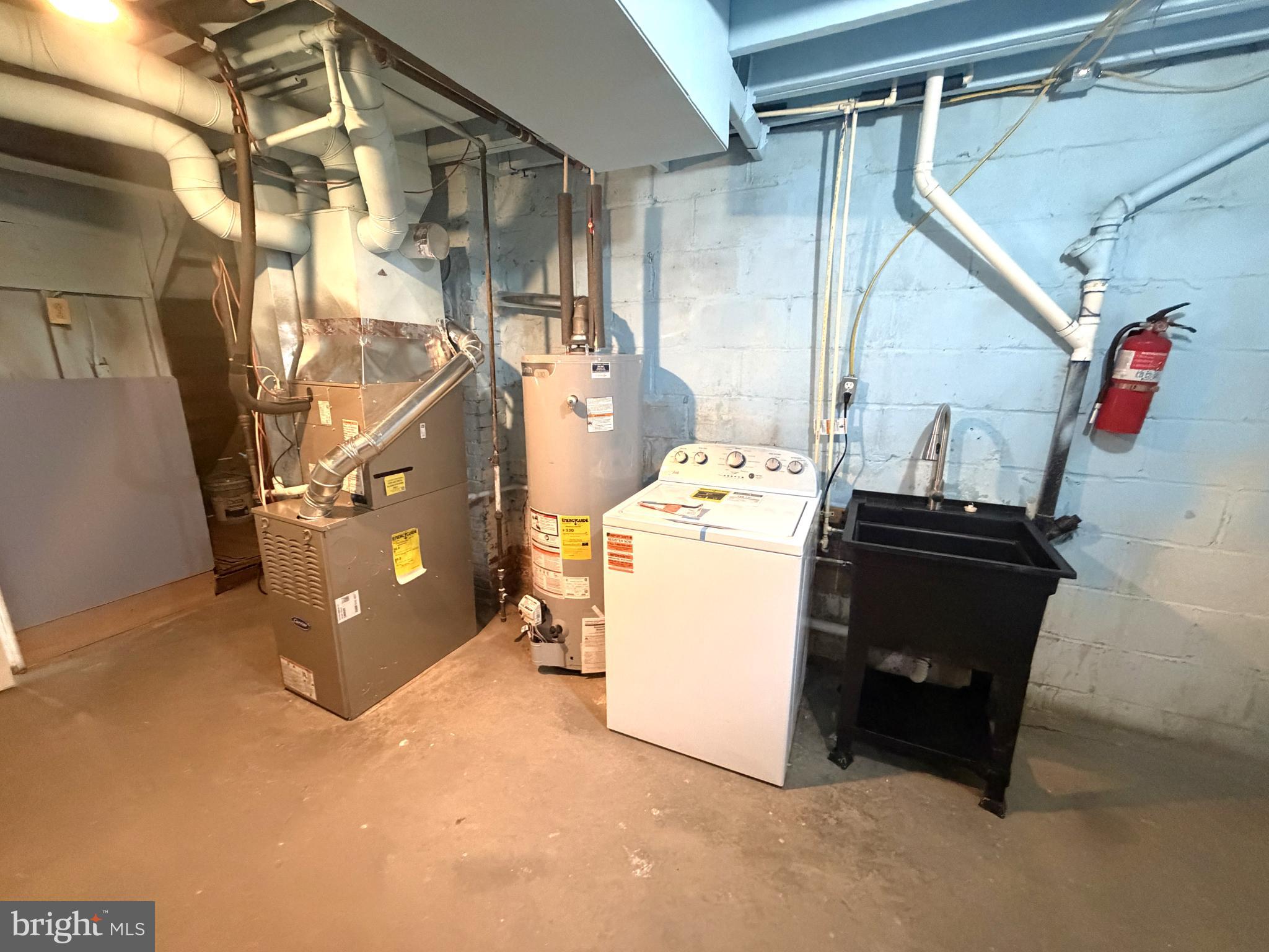 12 South Ellamont Street Baltimore, MD 21229 - Photo 20 of 26 a utility room with dryer and washer