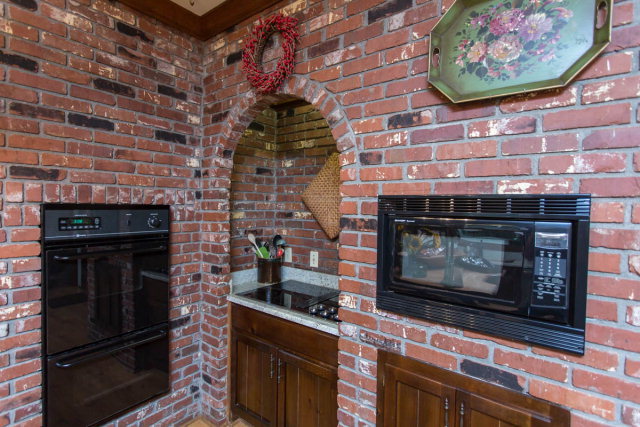 6781 Colaparchee Road Macon, GA 31210 - Photo 8 of 45 a stove top oven sitting inside of a room
