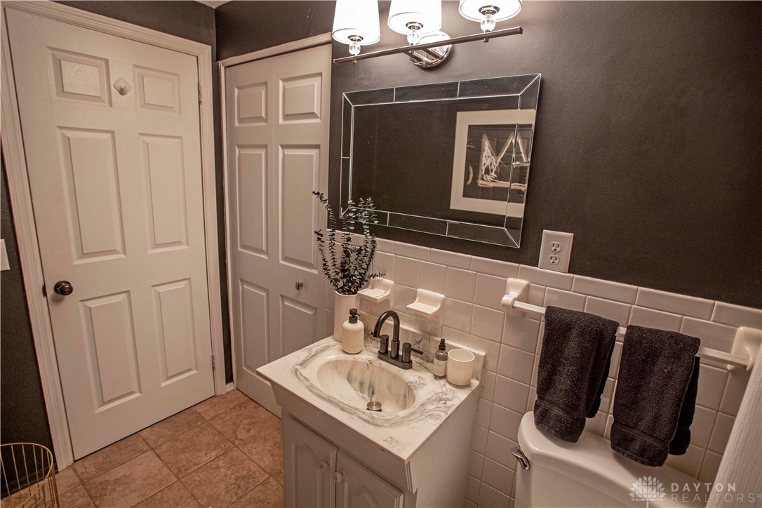 165 Boyce Road Dayton, OH 45458 - Photo 37 of 67 Deep Linen closet