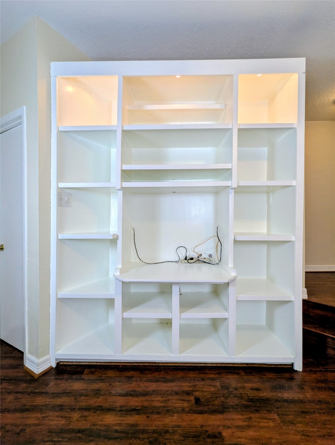 2011 Spenwick Drive, Unit 412 Houston, TX 77055 - Photo 4 of 13 Built in shelving in the living room!