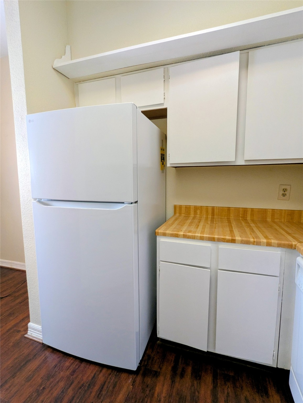 2011 Spenwick Drive, Unit 412 Houston, TX 77055 - Photo 6 of 13 Refrigerator