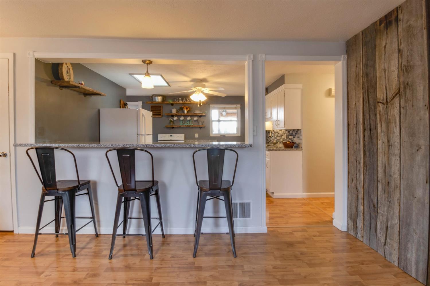 6674 Daleview Road Cincinnati, OH 45247 - Photo 4 of 28