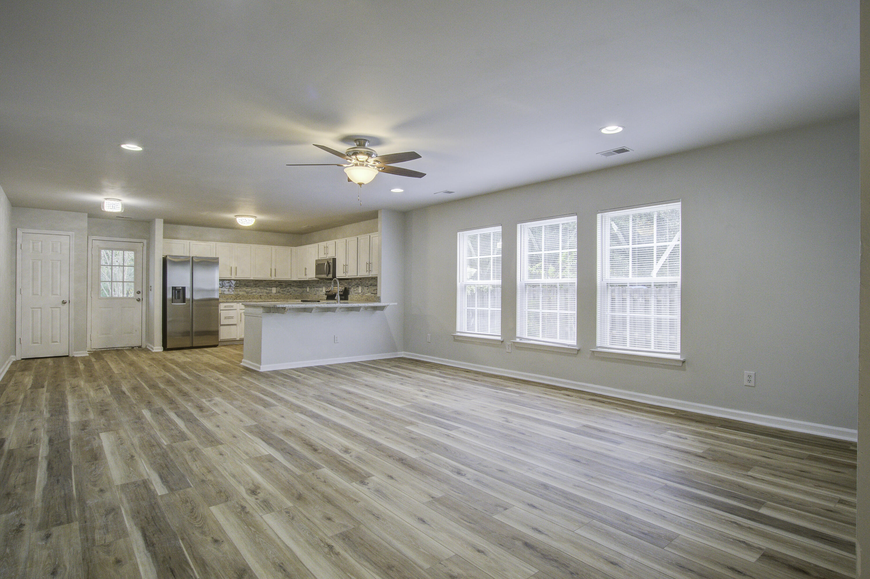 118 Malibu Road Summerville, SC 29483 - Photo 3 of 31 118 (2)