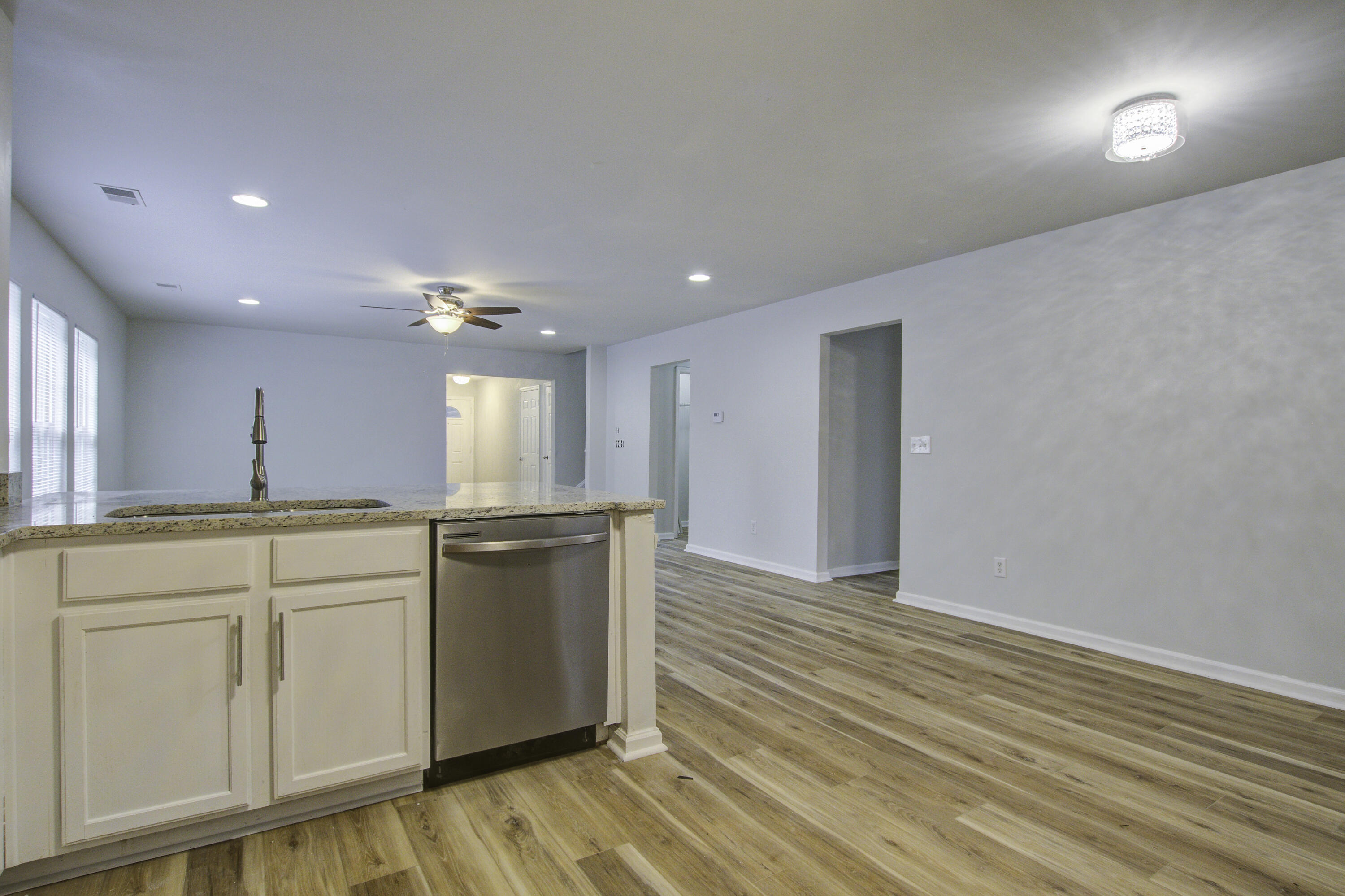 118 Malibu Road Summerville, SC 29483 - Photo 8 of 31 118 (7)