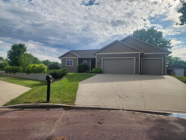 $515,000 | 212 Eastwood Drive, Redwood Falls, MN 56283