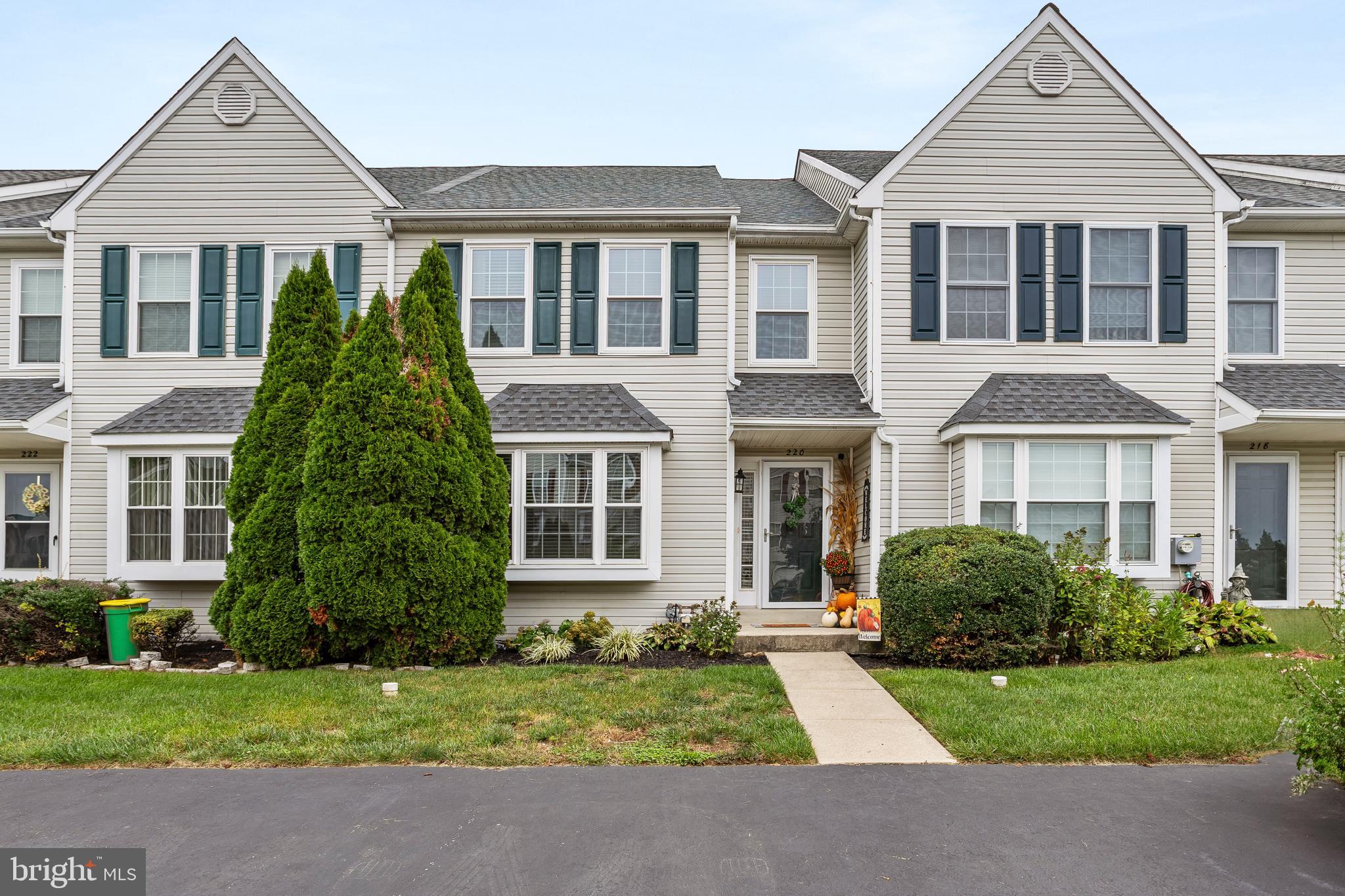 220 Springvalley Way Aston, PA 19014 - Photo 1 of 29 Gallery Image 1