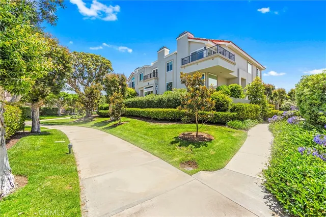$1,425,000 | 19315 Brooktrail Lane, Huntington Beach, CA 92648