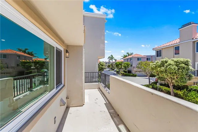 $1,425,000 | 19315 Brooktrail Lane, Huntington Beach, CA 92648