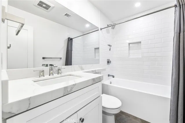 $1,425,000 | 19315 Brooktrail Lane, Huntington Beach, CA 92648