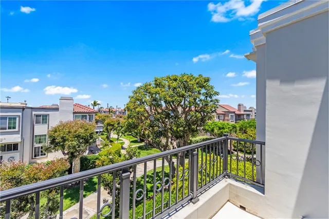 $1,425,000 | 19315 Brooktrail Lane, Huntington Beach, CA 92648