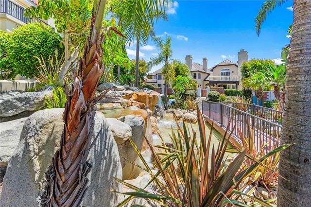 $1,425,000 | 19315 Brooktrail Lane, Huntington Beach, CA 92648