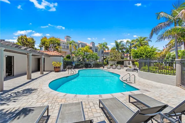 $1,425,000 | 19315 Brooktrail Lane, Huntington Beach, CA 92648