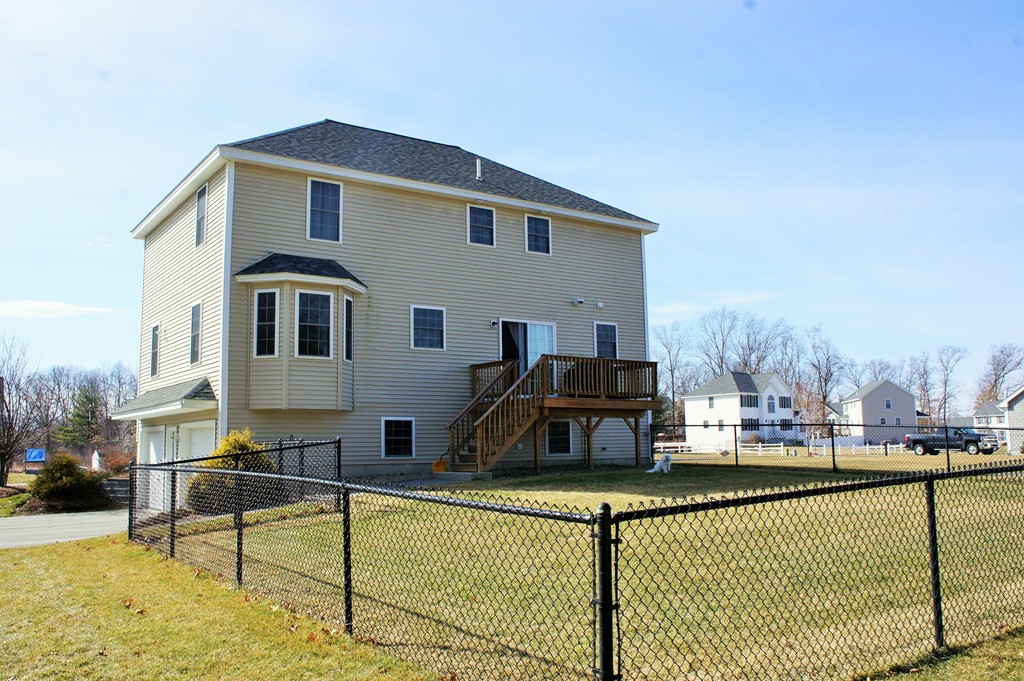 64 Cart Path Road Dracut, MA 01826 - Photo 4 of 26 Gallery Image 4