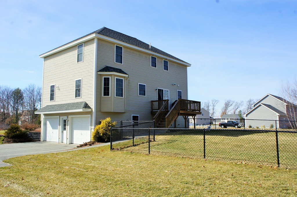 64 Cart Path Road Dracut, MA 01826 - Photo 5 of 26 Gallery Image 5