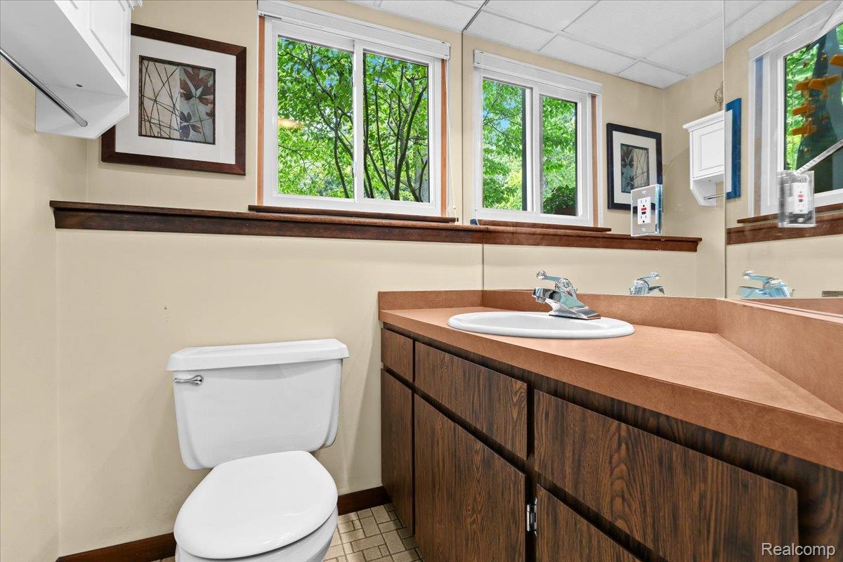 5375 Prentis Road Waterford, MI 48327 - Photo 24 of 52 lower level full bath